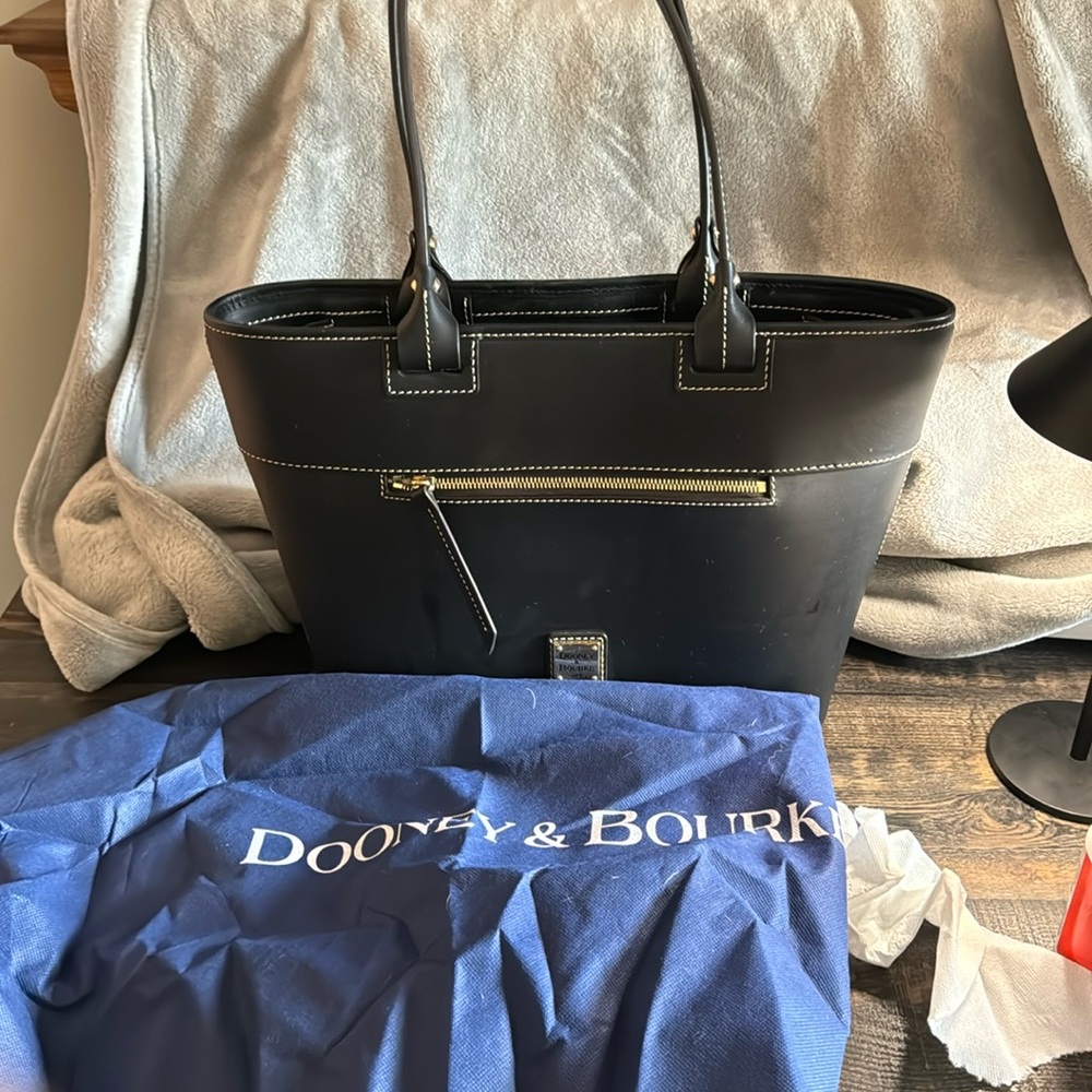 Dooney & Bourke handbag 👜